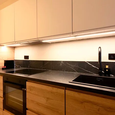 Apartament By Aimee - 20m From The & In Centre!