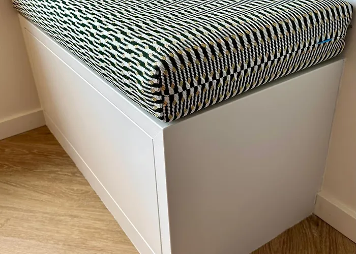 By Aimee - 20m From The & In Centre!