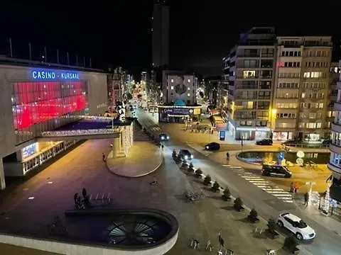 By Aimee - 20m From The & In Centre! *